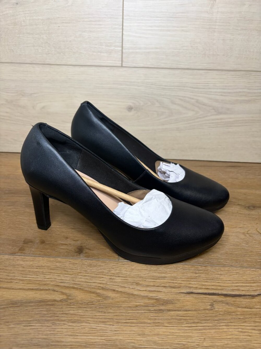 CLARKS collection Ambyr Joy Leather Heels Rounded Toe Black Size 8.5M